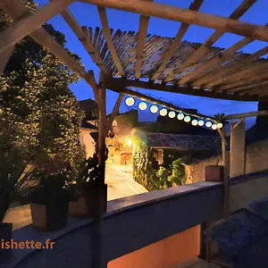  Holiday home L'exquishette De Lourmarin, Un Nid Sur Les Toits.